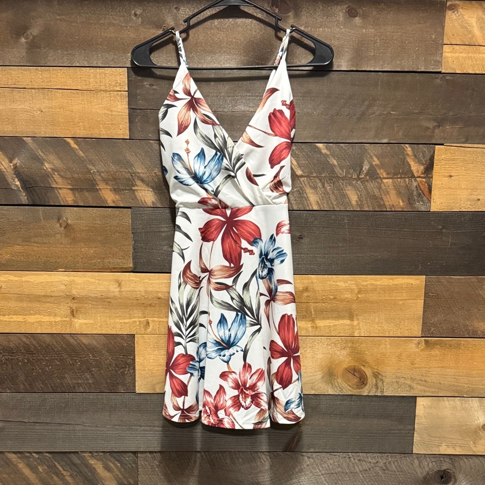 Beautiful For Summer Floral V-Neck Mini Dress NWT